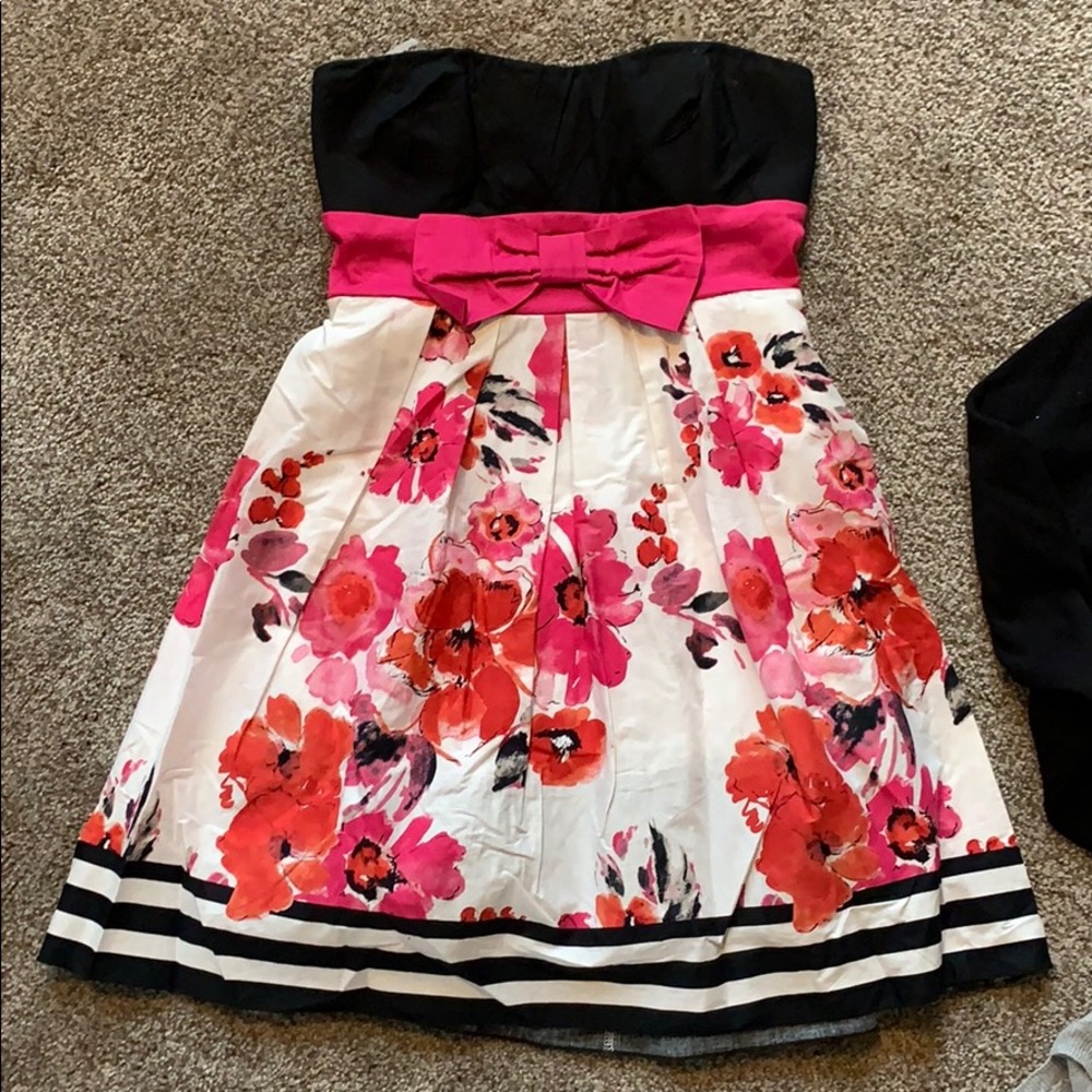 Strapless junior size 9 dress. Worn once